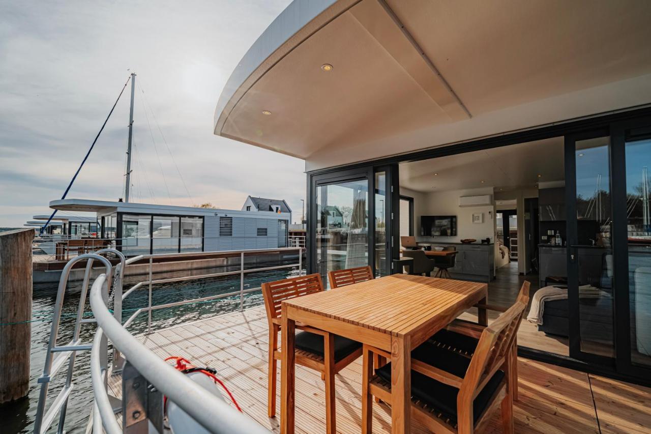 Schwimmendes Ferienhaus "Trinity" Ihr Seahome Auf Der Ostsee Peenemunde Bagian luar foto